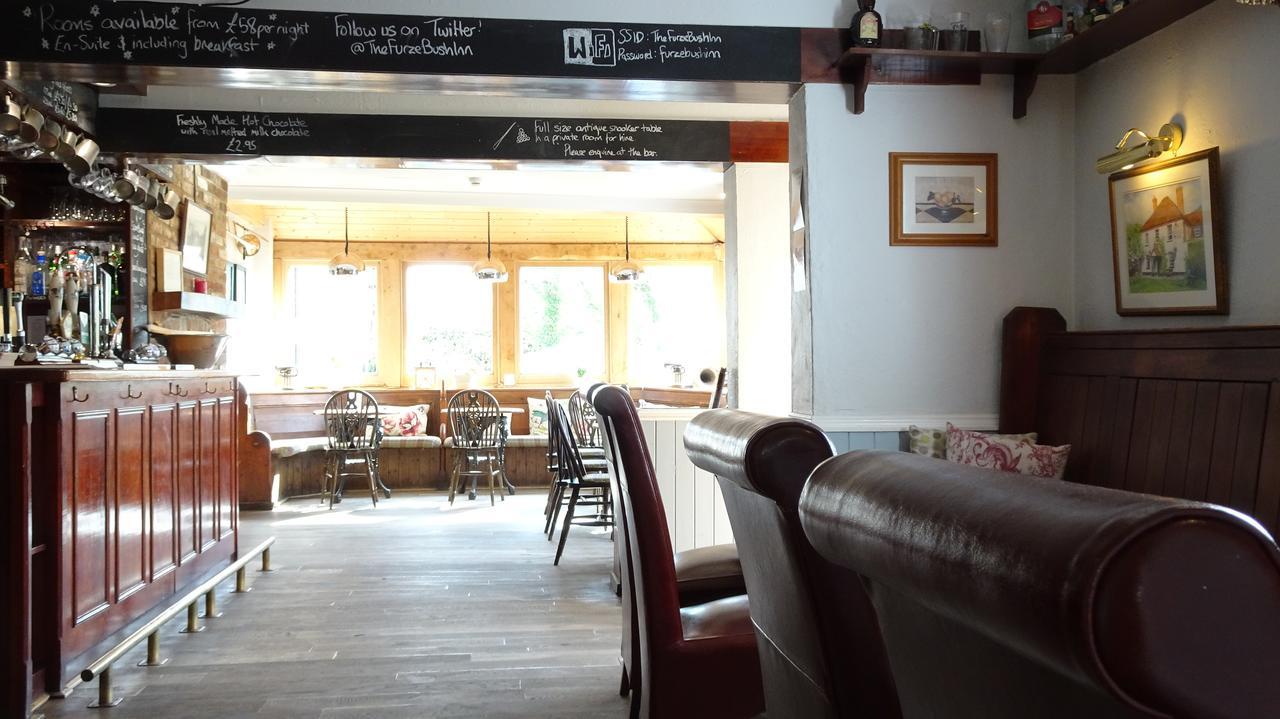 The Furze Bush Inn 纽伯里 外观 照片