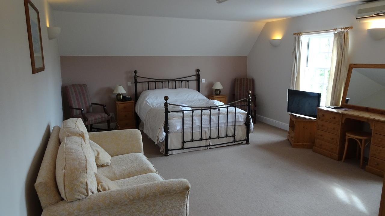 The Furze Bush Inn 纽伯里 外观 照片