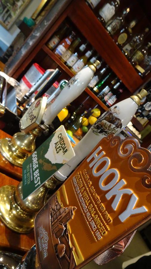 The Furze Bush Inn 纽伯里 外观 照片